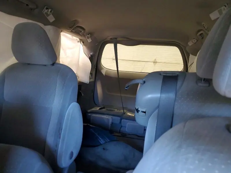 2020 TOYOTA SIENNA LE  