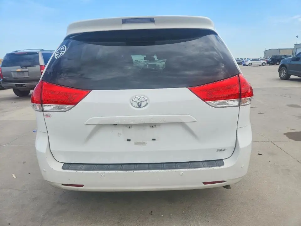 2012 TOYOTA SIENNA XLE 8-PASSENGER  