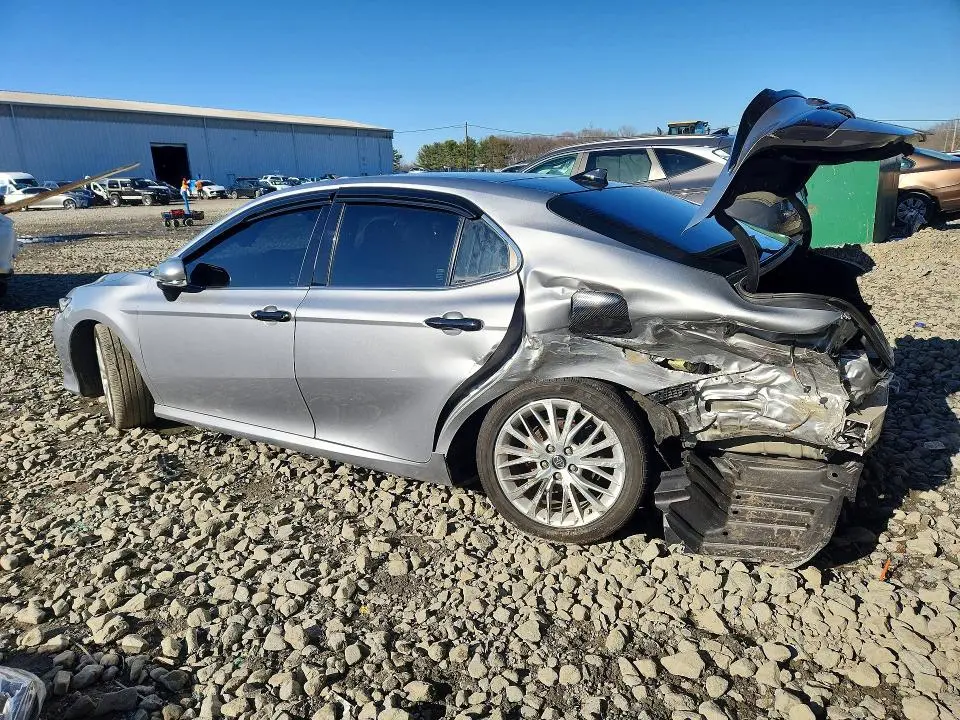 2019 TOYOTA CAMRY XLE  