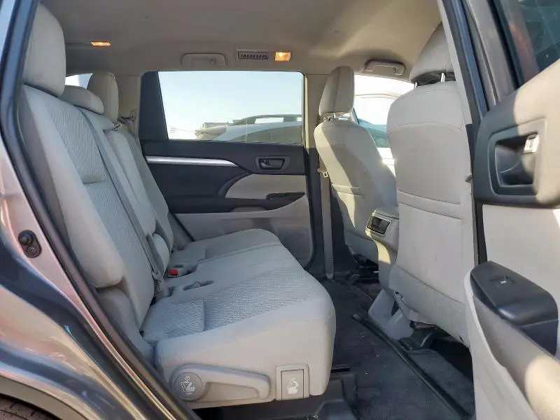 2018 TOYOTA HIGHLANDER LE  