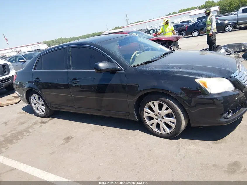 2010 TOYOTA AVALON XLS