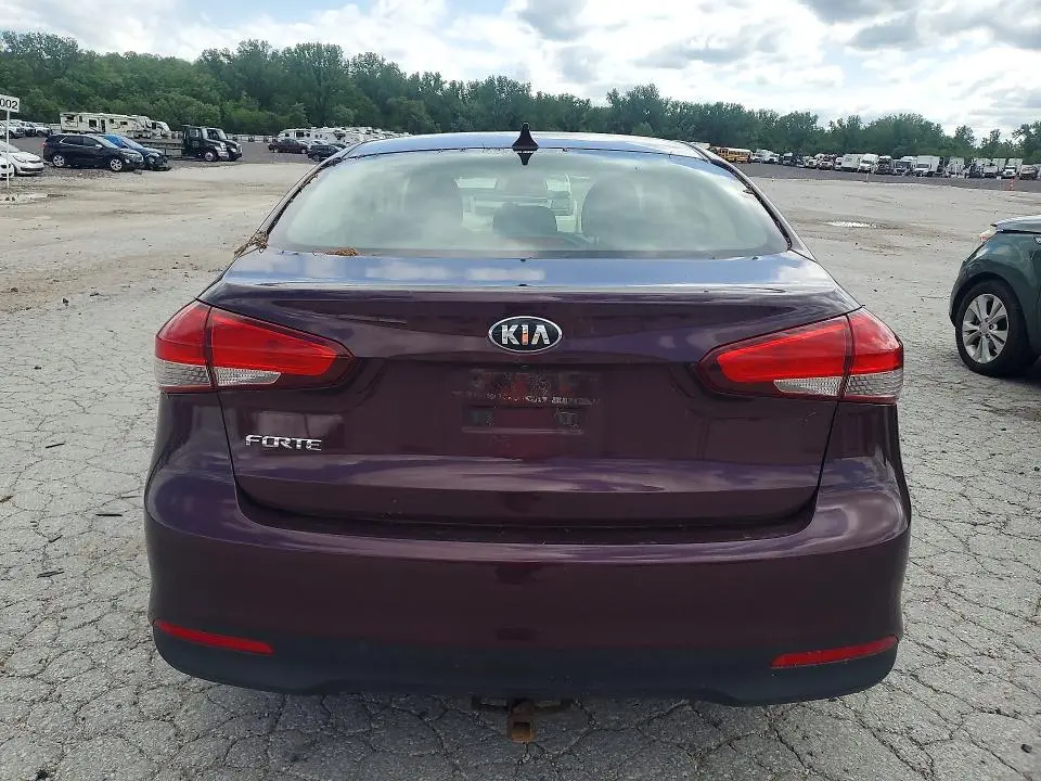 2017 KIA FORTE LX  