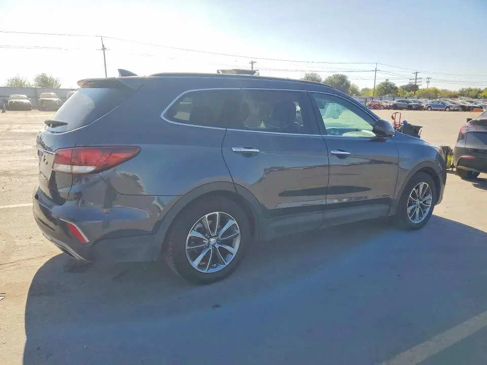 2017 HYUNDAI SANTA FE SE  