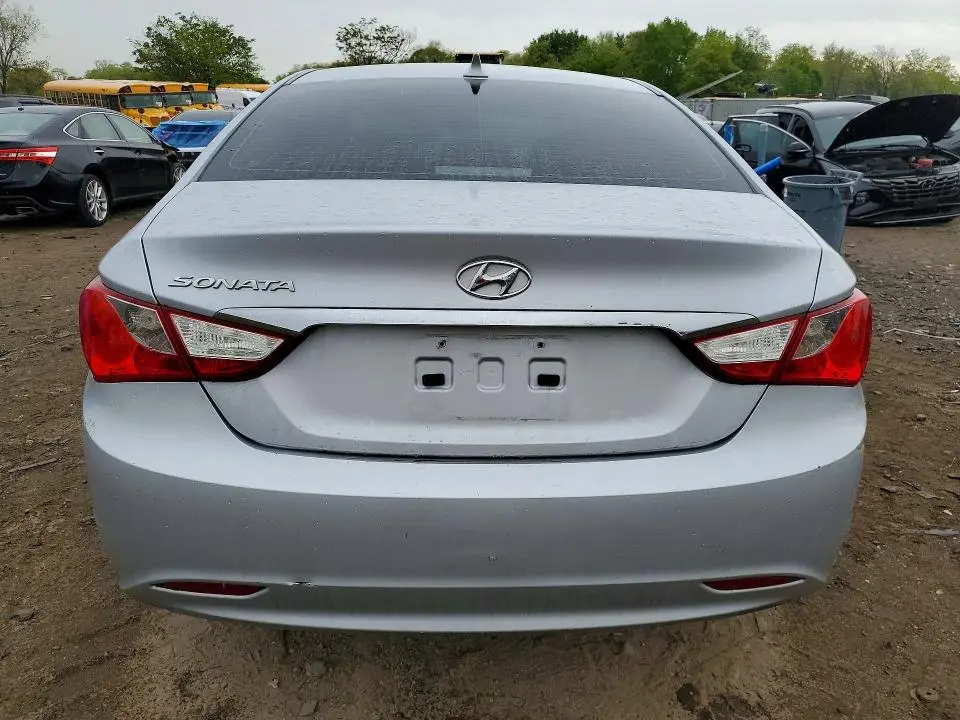 2011 HYUNDAI SONATA GLS  