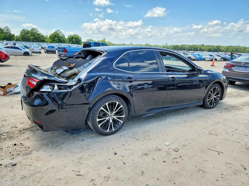 2018 TOYOTA CAMRY SE  