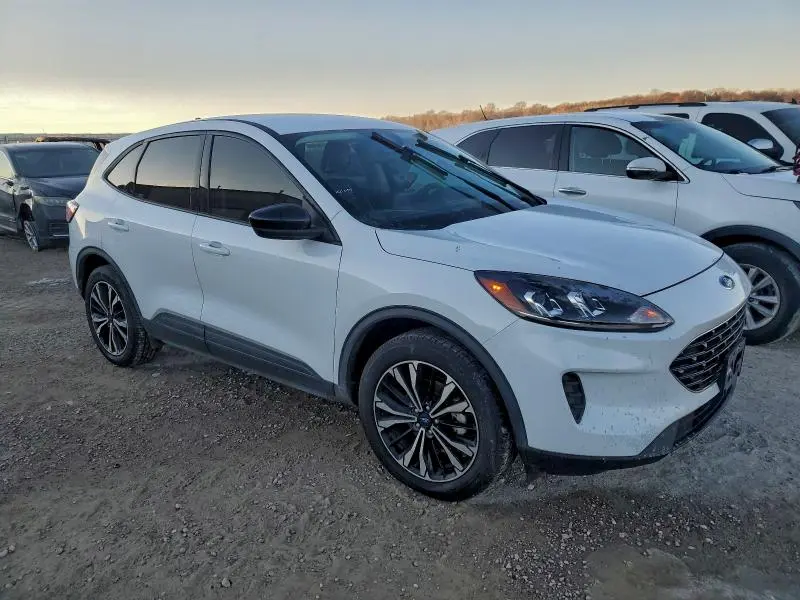 2021 FORD ESCAPE SE  
