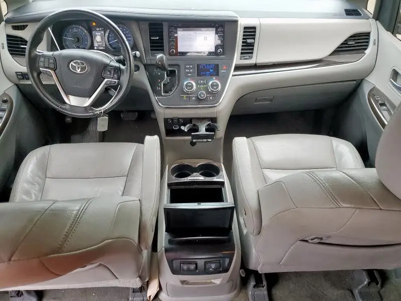 2018 TOYOTA SIENNA XLE  