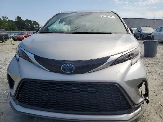 2022 TOYOTA SIENNA XSE  