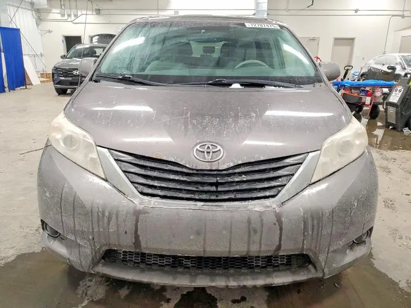 2012 TOYOTA SIENNA LE  