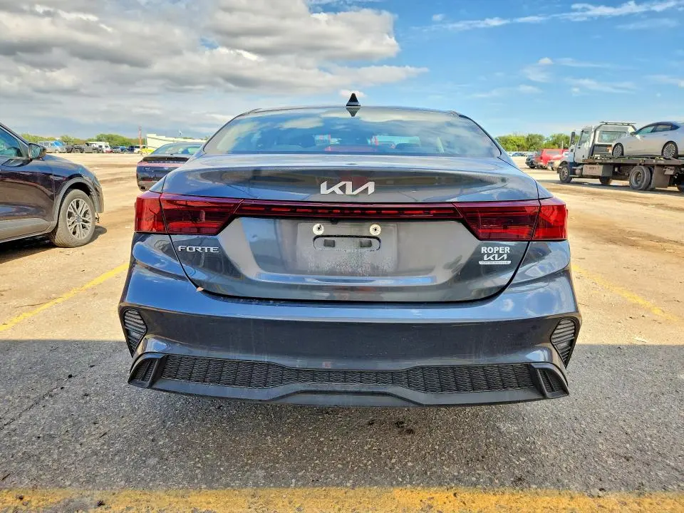 2024 KIA FORTE LXS  