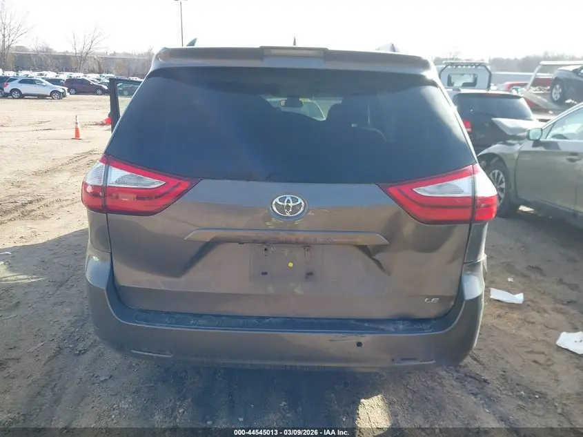 2019 TOYOTA SIENNA LE 8 PASSENGER