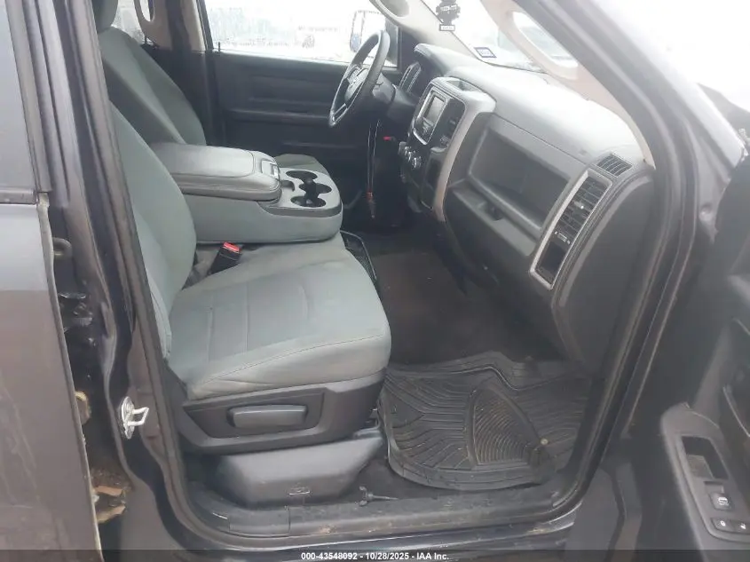 2017 RAM 1500 EXPRESS  4X4 5'7 BOX