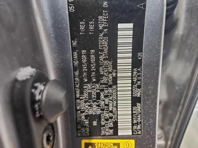 2019 TOYOTA HIGHLANDER SE  