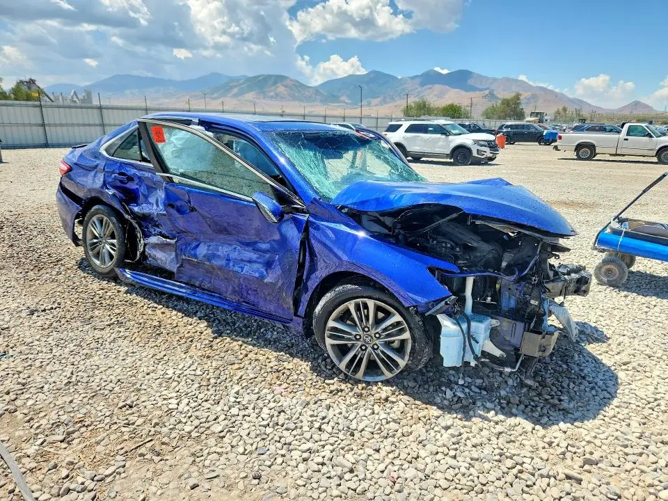 2016 TOYOTA CAMRY SE  