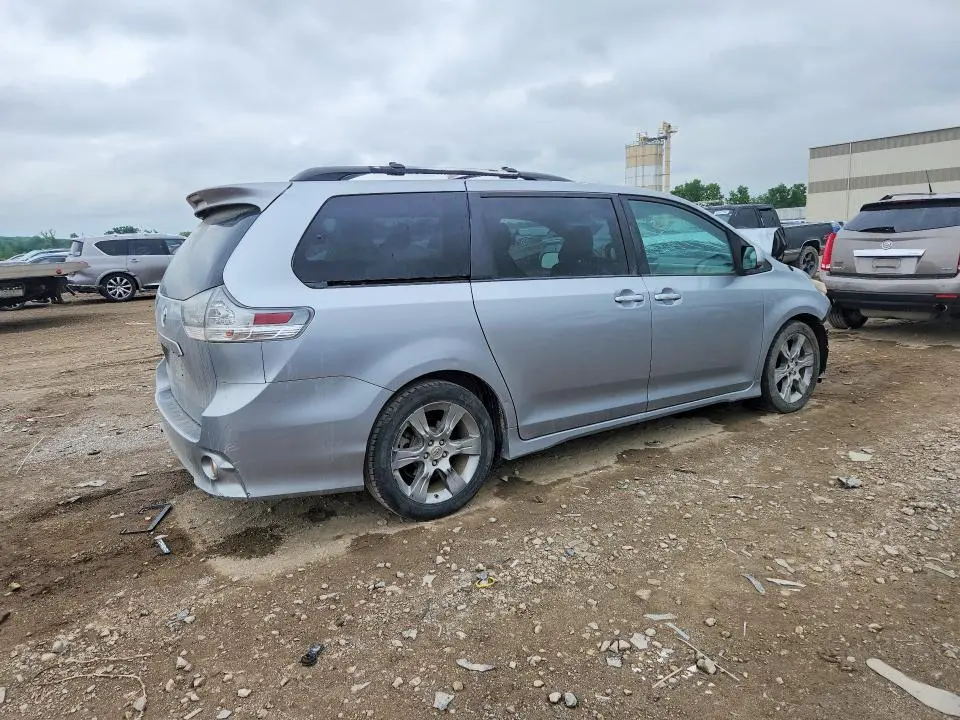 2013 TOYOTA SIENNA SPORT  