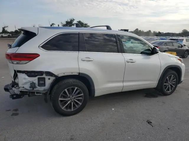 2017 TOYOTA HIGHLANDER SE  