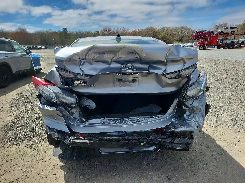 2017 HYUNDAI ELANTRA SE  