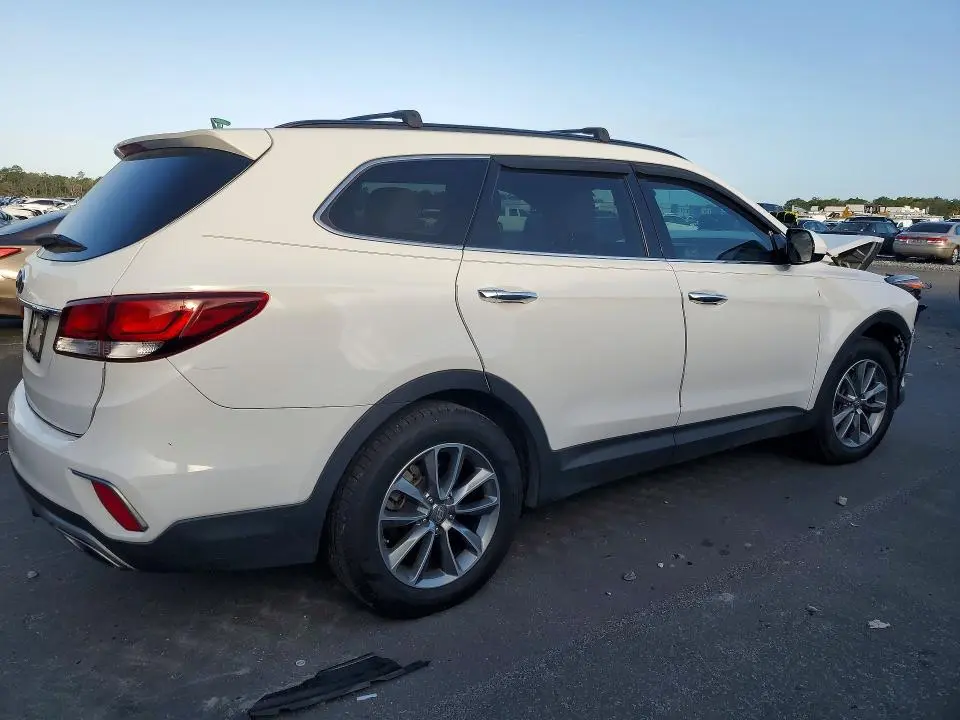 2018 HYUNDAI SANTA FE SE  