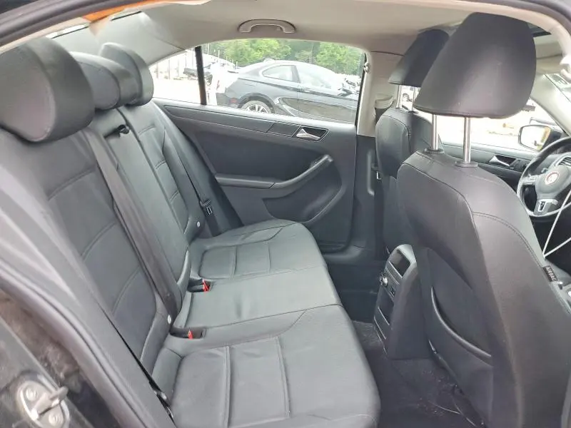 2012 VOLKSWAGEN JETTA SE  