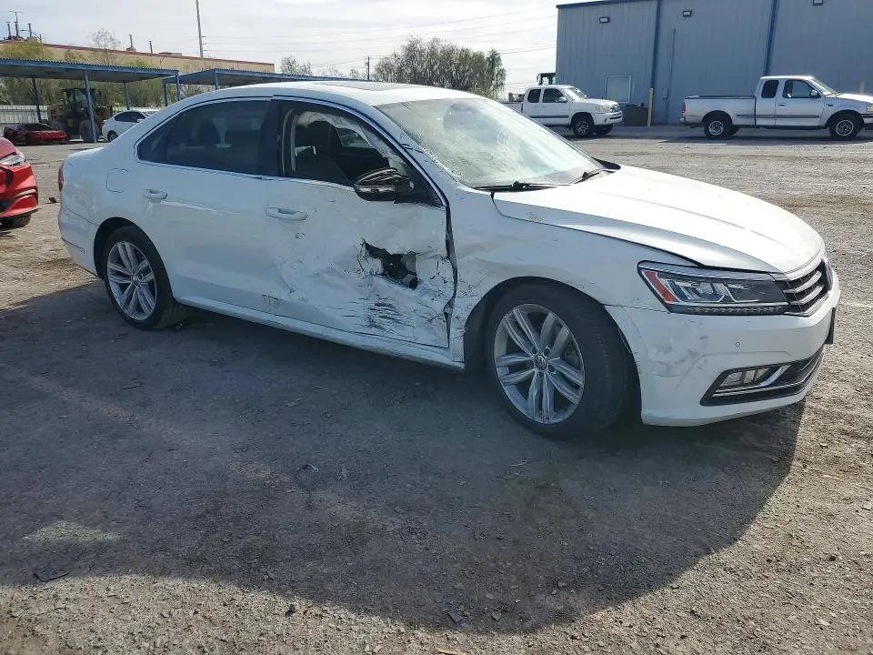 2018 VOLKSWAGEN PASSAT SE  