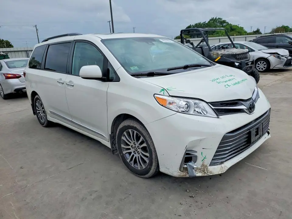 2020 TOYOTA SIENNA XLE 8-PASSENGER  