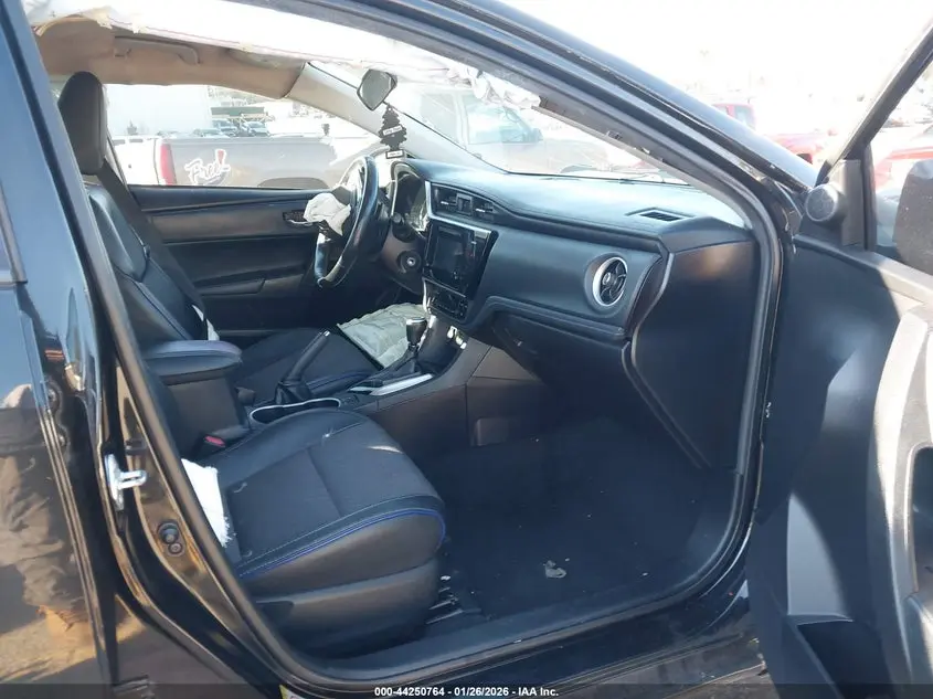 2017 TOYOTA COROLLA SE