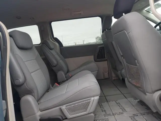 2010 CHRYSLER TOWN & COUNTRY LX  