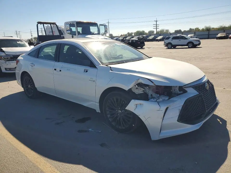 2021 TOYOTA AVALON XSE  