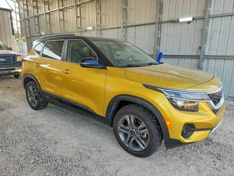 2022 KIA SELTOS S  