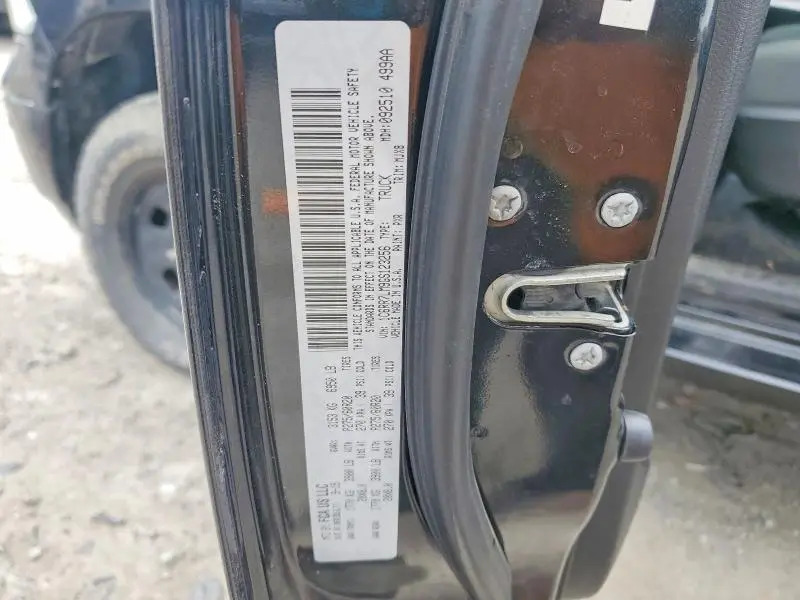 2016 RAM 1500 SLT  