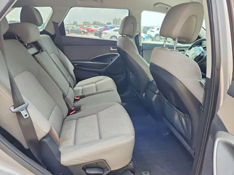 2016 HYUNDAI SANTA FE SE  