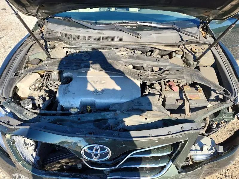 2011 TOYOTA CAMRY XLE V6  