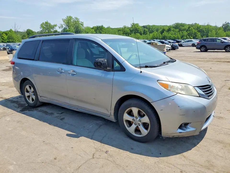 2011 TOYOTA SIENNA LE  