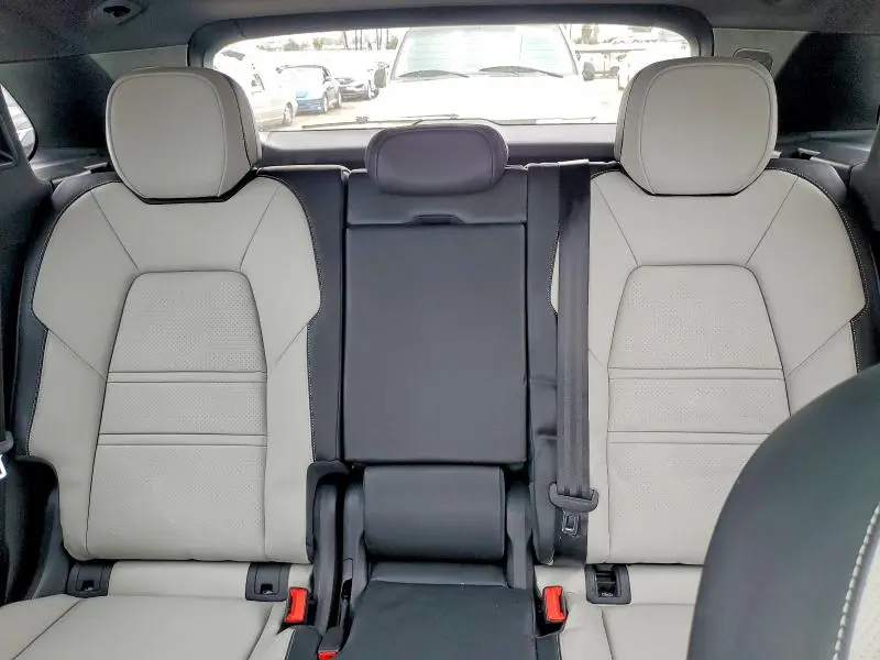 2025 PORSCHE CAYENNE   