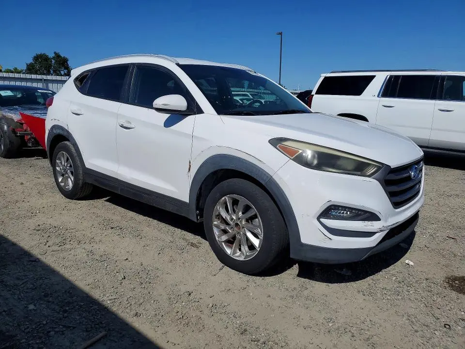 2016 HYUNDAI TUCSON SE  