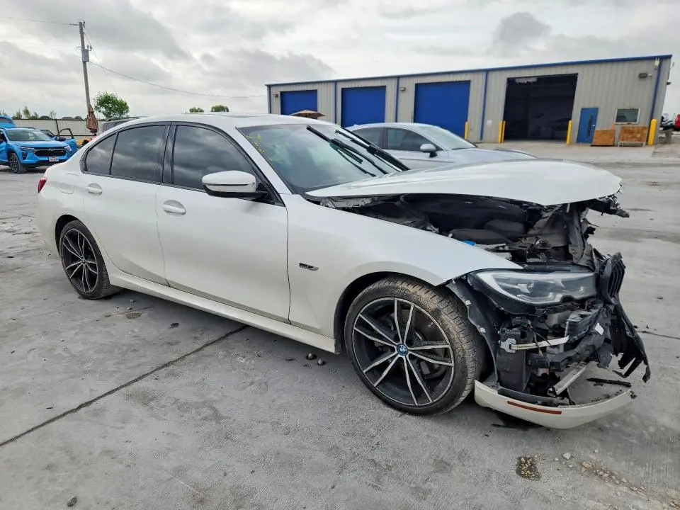 2022 BMW 330E   