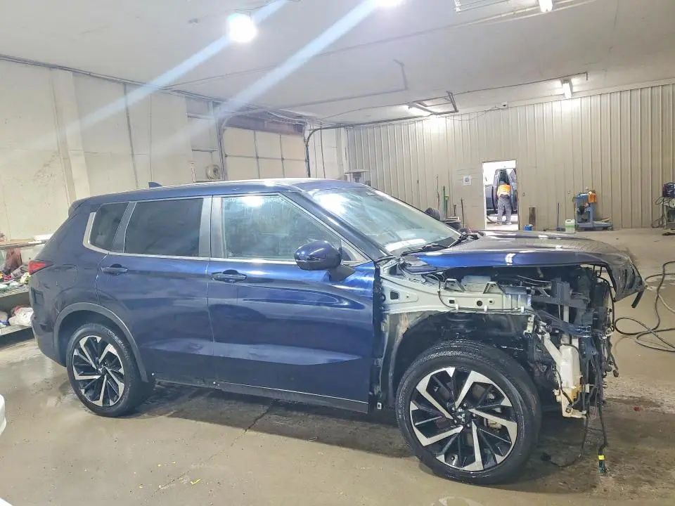 2022 MITSUBISHI OUTLANDER SE  