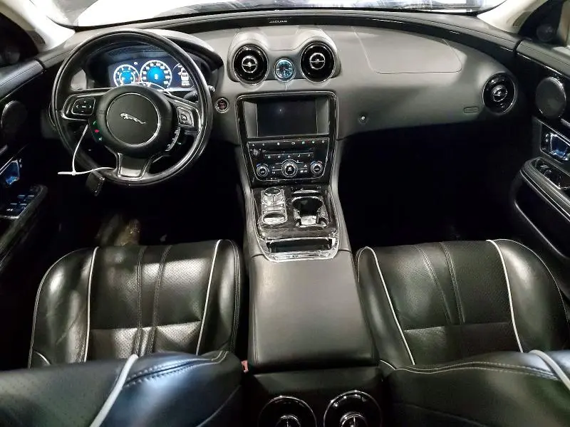 2016 JAGUAR XJ   