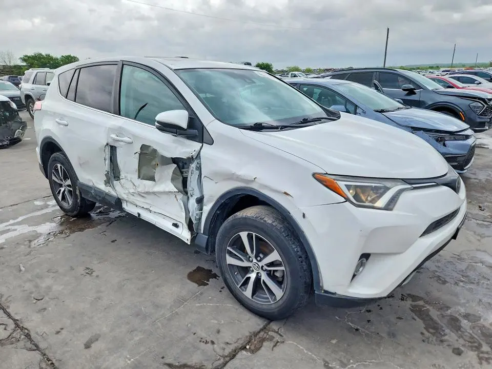 2018 TOYOTA RAV4 XLE  