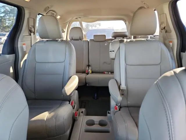 2017 TOYOTA SIENNA XLE  