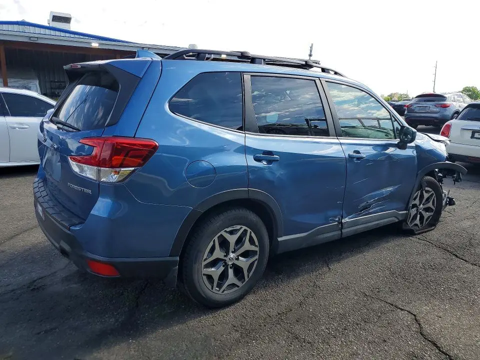 2022 SUBARU FORESTER PREMIUM  