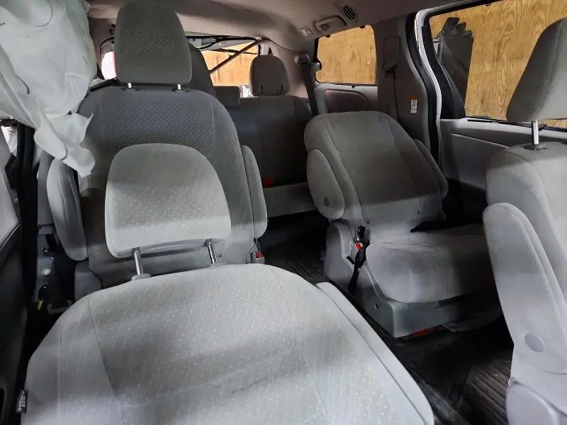 2020 TOYOTA SIENNA LE  
