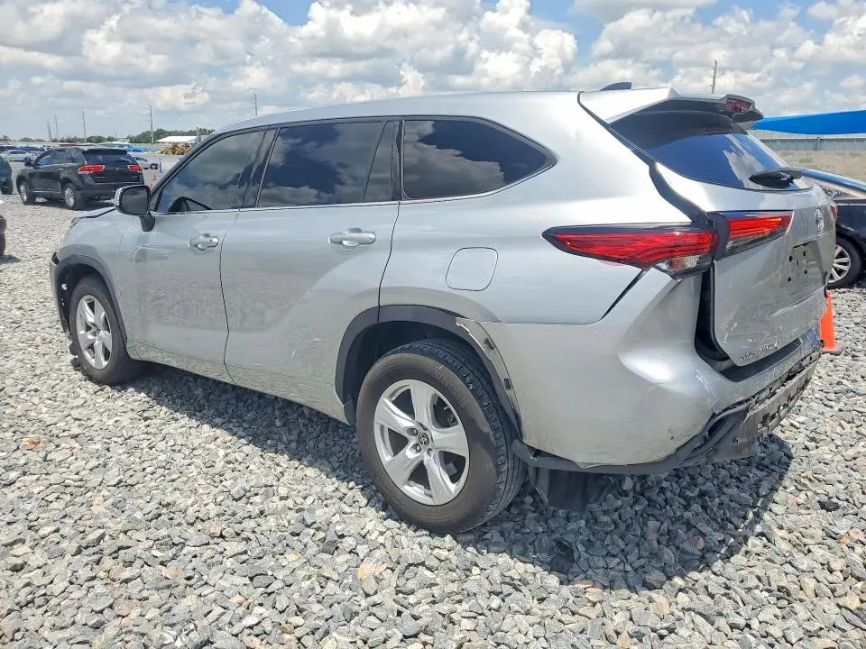 2022 TOYOTA HIGHLANDER LE  