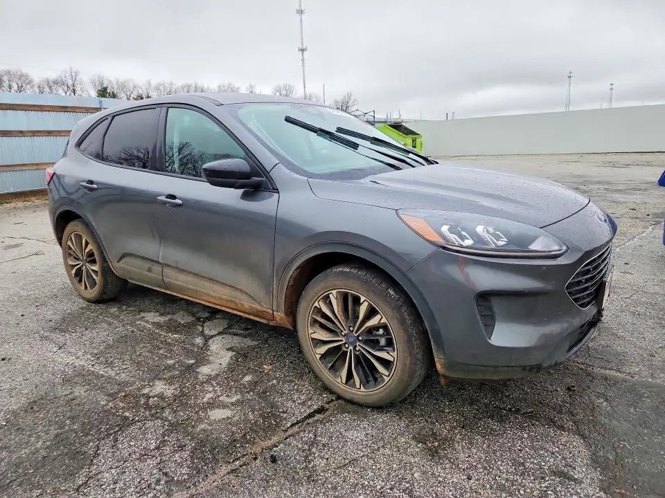 2022 FORD ESCAPE SE  