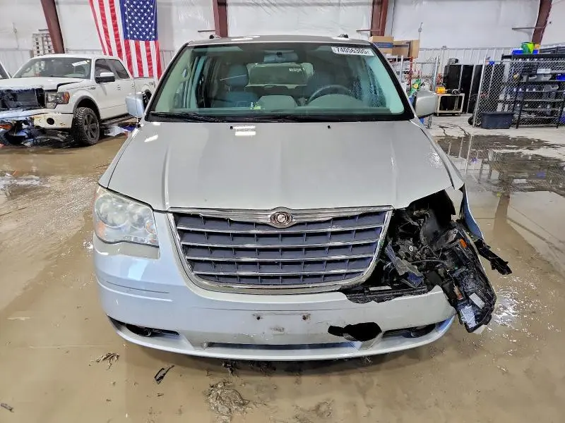 2010 CHRYSLER TOWN & COUNTRY TOURING  