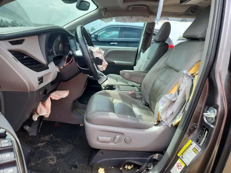 2019 TOYOTA SIENNA XLE 8-PASSENGER  