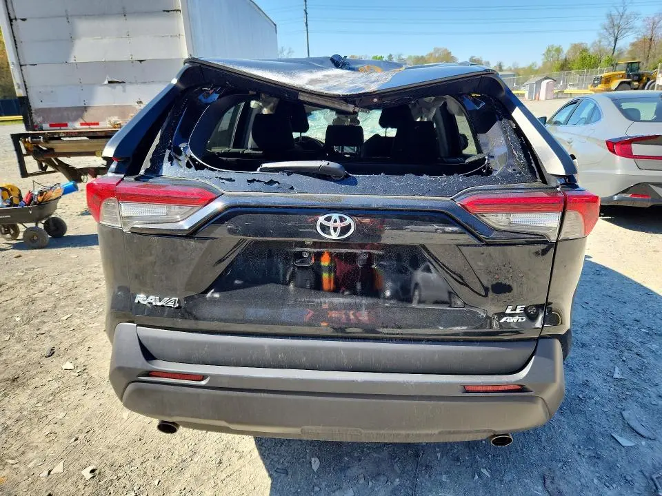2020 TOYOTA RAV4 LE  