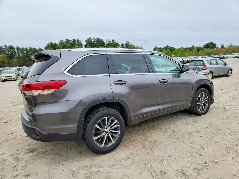 2017 TOYOTA HIGHLANDER XLE  