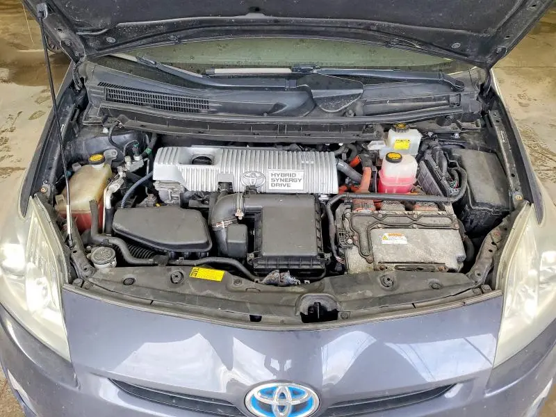 2010 TOYOTA PRIUS III  