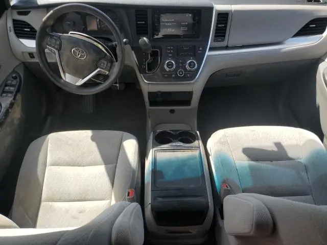2017 TOYOTA SIENNA LE  